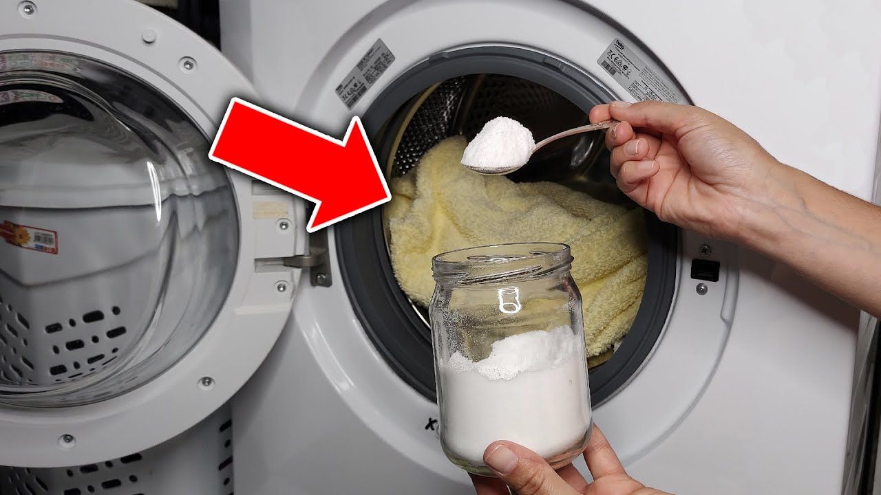 Dodawanie gruboziarnistej soli do pralki: do czego służy i do jakiego rodzaju ubrań najlepiej się nadaje.