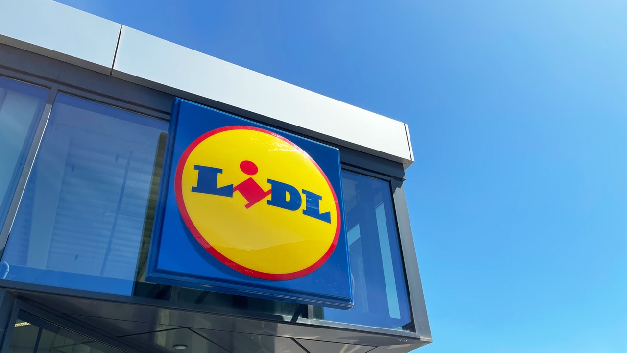 Stowarzyszenie pracodawców Mercadona, Lidl i Dia domaga się zaprzestania drukowania paragonów za zakupy.