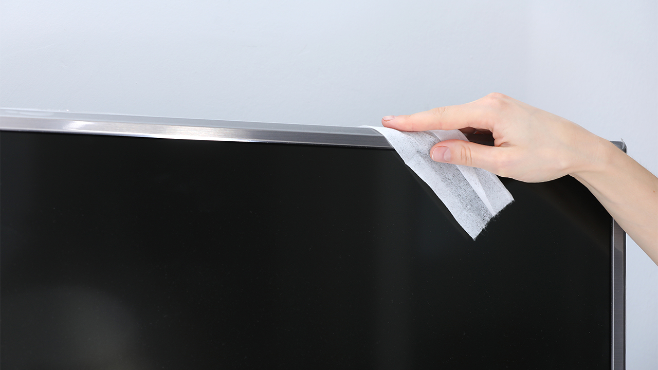 Sekret czyszczenia ekranu telewizora i uzyskania idealnego rezultatu.