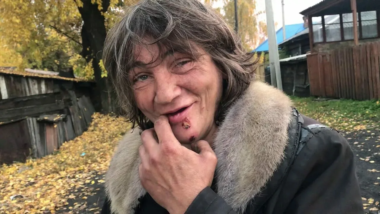 Syn wyrzuca swoją 99-letnią matkę z domu, który sama zbudowała: kupił działkę, na której stał dom, i chciał ją wziąć pod swoją opiekę.