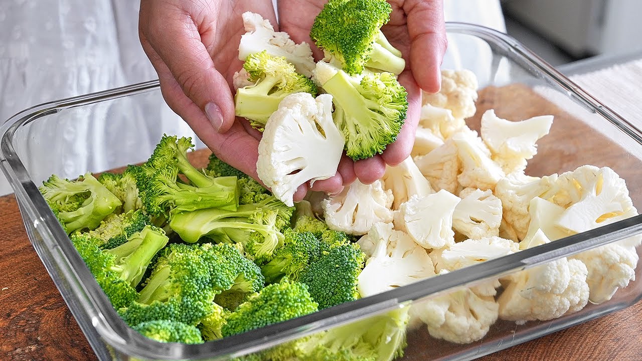 Ani gotowane, ani podgrzewane w mikrofalówce: brokuły i kalafior są smaczniejsze (i mniej pachnące), jeśli gotuje się je tylko z jednym składnikiem.