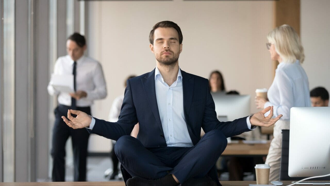 Filozof Konfucjusz: „Człowiek zajmujący wysoką pozycję jest spokojny i zrównoważony. Zwykły człowiek jest zdezorientowany i niespokojny”.