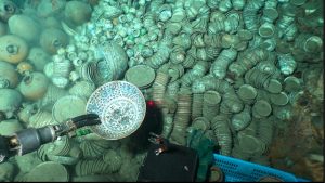 Historyczne znalezisko w otchłani: „widmowy skarb” z XVI wieku, wydobyty z wody na głębokości 1500 metrów.