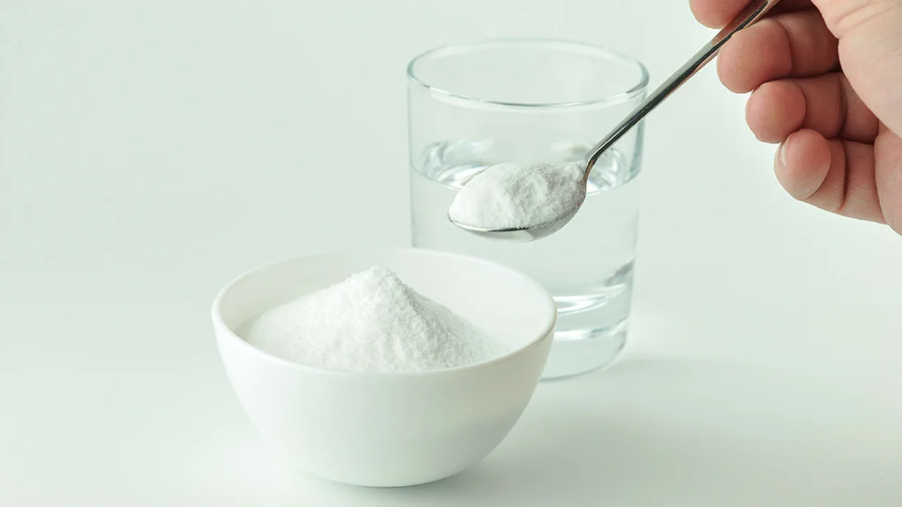 Mieszanka sody oczyszczonej, nadtlenku wodoru i białego mydła: do czego służy i jak ją stosować.