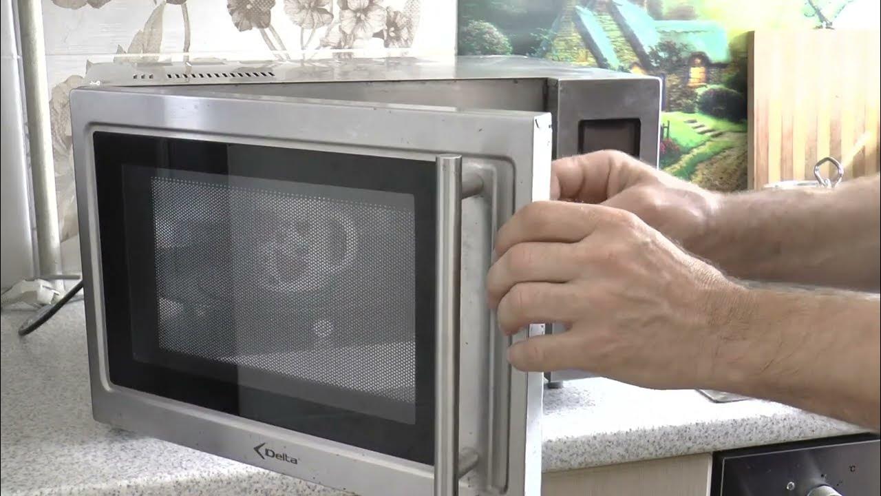 Mało kto wie: do czego służą małe czarne kropki na drzwiczkach kuchenki mikrofalowej?